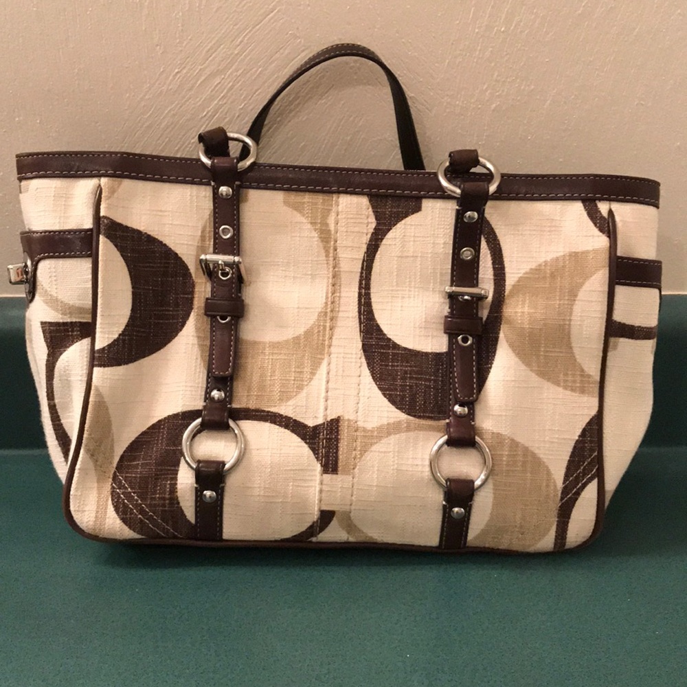 Large Signature-C Canvas Tote (Coach)